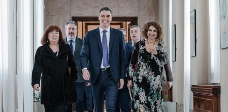 Pedro Sánchez, flanqueado por Cristina Narbona y María Jesús Montero este martes en el Congreso&nbsp;