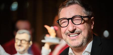 Joan Roca durante el homenaje que le hicieron sus compañeros de profesión ayer en el restaurante Leña