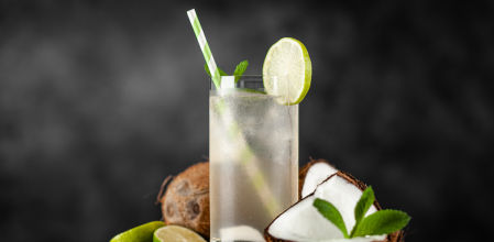 El agua de coco es una de las bebidas más saludables.