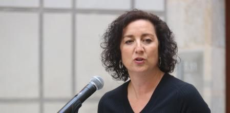 La consellera d'Economia i Finances, Alícia Romero, durant una atenció als mitjans a Girona