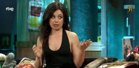 Anna Castillo reveló que cambia las sábanas cada semana y explicó el motivo tras la pregunta clásica de Broncano