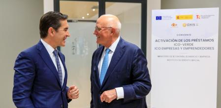 El ministro de Economía, Carlos Cuerpo, el presidente del BBVA, Carlos Torres, el presidente del banco Sabadell Josep Oliu, el consejero delegado de CaixaBank, Gonzalo Gortazar y el presidente del Instituto de Crédito Oficial, José Carlos García de Quevedo, entre otros asistentes, durante la firma de la puesta en marcha de las líneas ICO Verde e ICO Empresas y Emprendedores del Plan de Recuperación, este lunes en el Ministerio de Economía, en Madrid.