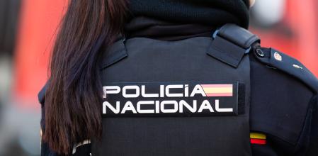 El Gobierno busca policías nacionales bilingües