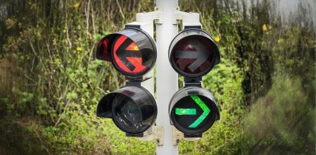 El semáforo en verde no siempre es prioritario