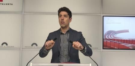 El portavoz de los Comuns en el Parlament, David Cid, en rueda de prensa