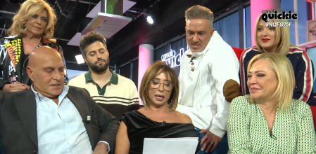 El equipo de 'Ni que fuéramos' rompe a llorar en directo tras conocer el nuevo rumbo de la productora