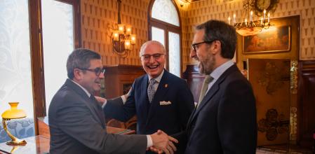  Juan Manuel Sevillano junto a Francisco Gaudier y Llucià Homs, este mediodía en el Círculo del liceo