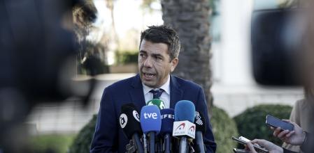 El president de la Generalitat, Carlos Mazón, atiende a los medios de comunicación este miércoles en València&nbsp;