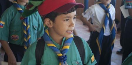 La camisa y el fulard son dos símbolos de los grupos scouts
