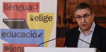 El conseller de Educación, Cultura, Universidades y Empleo de la Generalitat Valenciana, José Antonio Rovira, interviene durante la presentación de la campaña sobre la elección de la lengua base&nbsp;
