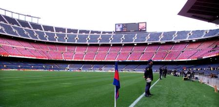 COPA DEL REY ESTADIO VACIO:B10- BARCELONA, 24-04-2000.- Aspecto del Nou Camp con las gradas vacías antes de la celebración del encuentro de Copa del Rey de fútbol entre el F.C. Barcelona y el Atletico de Madrid.- EFE/TONI GARRIGA. (Imagen Digital)[IMAGEN DIGITAL]
