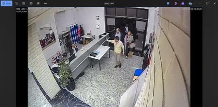 VALENCIA, 27/02/2025.- Imagen facilitada este miércoles de la cámara de seguridad del Centro de Coordinación de Emergencias incluida en el informe firmado por el coordinador de Prevención y Emergencias en la que se observa al president de la Generalitat, Carlos Mazón, accediendo a las instalaciones a las 20.28 del pasado 29 de octubre. EFE/ Àgencia De Seguretat I Èmergencies SOLO USO EDITORIAL SOLO DISPONIBLE PARA ILUSTRAR LA NOTICIA QUE ACOMPAÑA (CRÉDITO OBLIGATORIO)