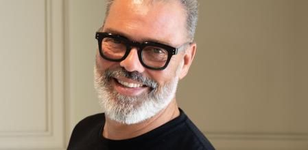 Víctor del Valle, peluquero e influencer, un referente en el cuidado del cabello