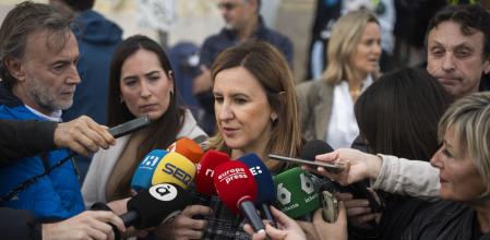 La alcaldesa de Valencia, María José Catalá, ofrece declaraciones a los medios durante su visita al espacio cedido por el Ayuntamiento de Valencia a World Central Kitchen durante la dana.&nbsp;