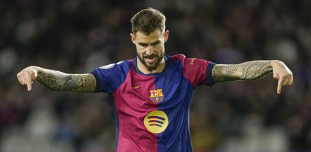 BARCELONA, 25/02/2025.- El defensa del Barcelona Íñigo Martínez, durante el partido de ida de las semifinales de la Copa del Rey que FC Barcelona y Atlético de Madrid disputan este martes en el estadio Olímpico Lluis Companys. EFE/Enric Fontcuberta
