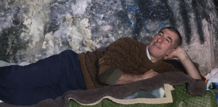 Este hombre turco está encantado con su nueva morada