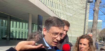 El abogado de la Fundación Abogados Cristianos, que representa al padre de la solicitante de la eutanasia, en la Ciutat de la Justícia de Barcelona