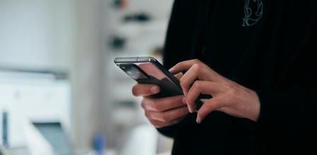 La comunicación a través de las apps de mensajería instantánea puede provocar malentendidos en la pareja.