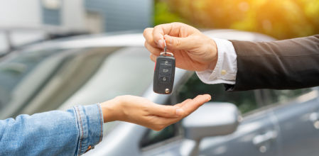 En cuanto se arranca el coche ya está contando el cuentakilómetros económico.