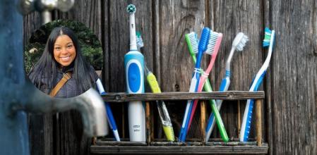 La dentista Ariel Mitch explica la importancia de cepillarse los dientes correctamente con un cepillo eléctrico.