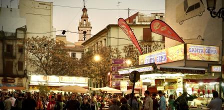 Ambiente fallero en las calles de València