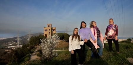 Andrea Acevedo, Valeria Ortiz, Josefa Ávalos y Gregoria García (de menor a mayor edad) viven en Torre Baró y reivindican la lucha en femenino del barrio