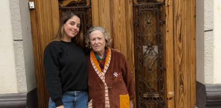 Nathalie junto a María