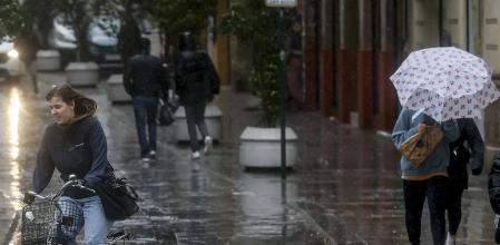 La estabilidad del comienzo del día pasa a chubascos y nevadas en montañas por la tarde