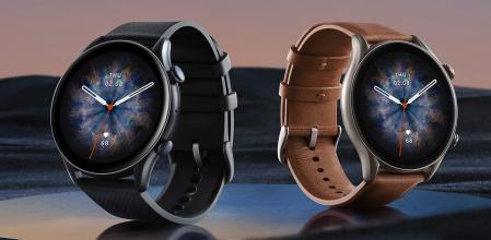 La versión marrón viene con correa de cuero