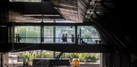 En la terminal T4 del aeropuerto Adolfo Suárez Madrid-Barajas duermen este invierno casi 500 personas.