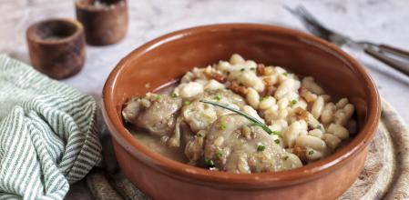 Manitas de cerdo con vino moscatel