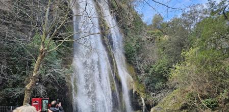 Mercedes Creus de Fortuny es una de las muchas personas que se están acercando estos últimos días al Salt de la Caula, en Boadella i les Escaules (Alt Empordà), para