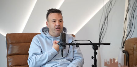 José Elías en su podcast 'Búscate la vida' ".