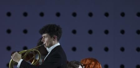 Jorge Monte (trompa), Elsa Dreisig (Sifare), y la soprano Sara Blanch (Aspasia), durante la representación de “Mitridate, re di Ponto”