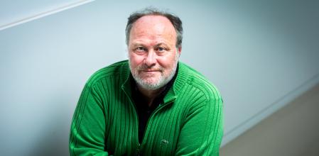 Albert Molins, periodista de Guyana Guardian, publica el libro ‘Esmozar de forquilla’