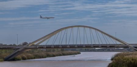 Vista del río Llobregat, fotografiado este mes de marzo, cerca de la desembocadura&nbsp;