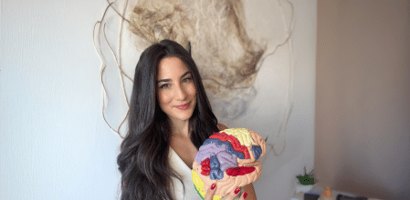 Victoria Bayón, neurocoaching: “Si te levantas agotado aunque duermas es porque has activado durante mucho tiempo el sistema de alarma de tu cerebro”