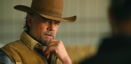 Josh Duhamel es Staten, un hombre con el corazón roto y sed de venganza.