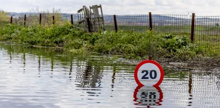 Vista del club de esquí náutico Botaski, en Seseña (Toledo) que sufrió las consecuencias de la subida del caudal del río Jarama y de sus lagunas