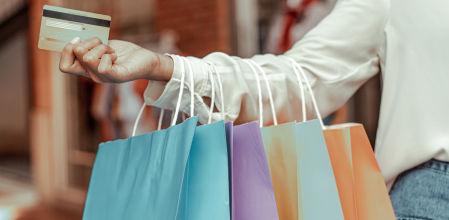 La sociedad actual relaciona el consumo con felicidad