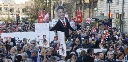 Sexta manifestación en la ciudad de València para reclamar la dimisión del president de la Generalitat Valenciana, Carlos Mazón, por su gestión de la dana del pasado 29 de octubre.&nbsp;