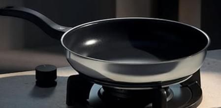 Consigue este juego de 3 sartenes antiadherentes en Amazon