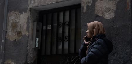 Una mujer con hiyab en Barcelona.