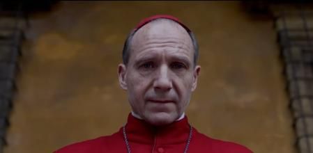 El actor Ralph Fiennes en 'Cónclave'