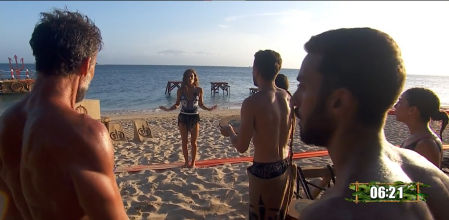 Laura Madrueño tenía que parar la prueba de recompensa y la organización del programa decidía descalificar al equipo.