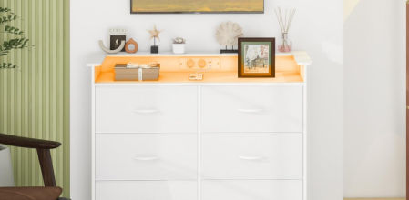 Una cajonera versátil y espaciosa para guardar todo lo que necesitas y mantener tu habitación ordenada.