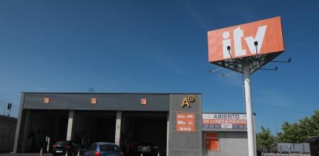 El peligro de circular sin tener en vigor la ITV: estas son las multas a las que se pueden enfrentar los conductores que cometan esta infracción