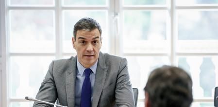 El presidente del Gobierno, Pedro Sánchez, junto a varios ministros se reúne con representantes de empresarios y sindicatos&nbsp;