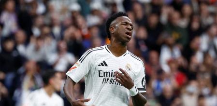 Soccer Football - LaLiga - Real Madrid v Valencia - Santiago Bernabeu, Madrid, Spain - April 5, 2025 Real Madrid's Vinicius Junior reacts after missing a penalty kick REUTERS/Juan Medina TPX IMAGES OF THE DAY