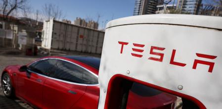 El peligroso truco que utilizaba mucha gente para cargar más rápido sus Tesla que la propia marca ha tenido que advertir sobre su uso: “Absténgase de hacer eso”